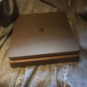PlayStation 4 Slim